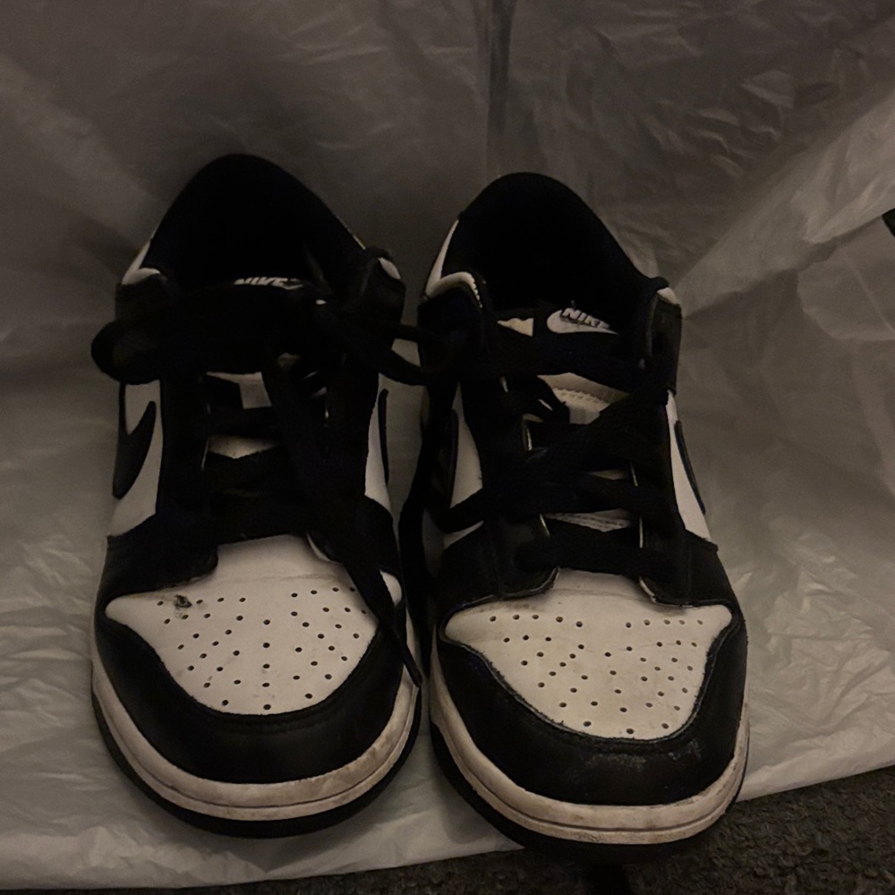 Nike Black and White Low Top Sneakers with Swoosh